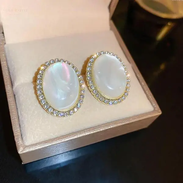 Oval Pearl Glow Studs