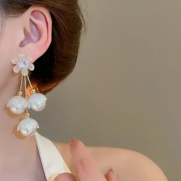 Oversized Pearl Flower Tassel Earring